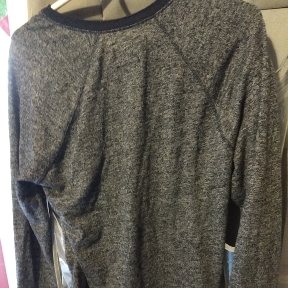 Abercrombie and Fitch longsleeve soft shirt - Picture 2 of 4